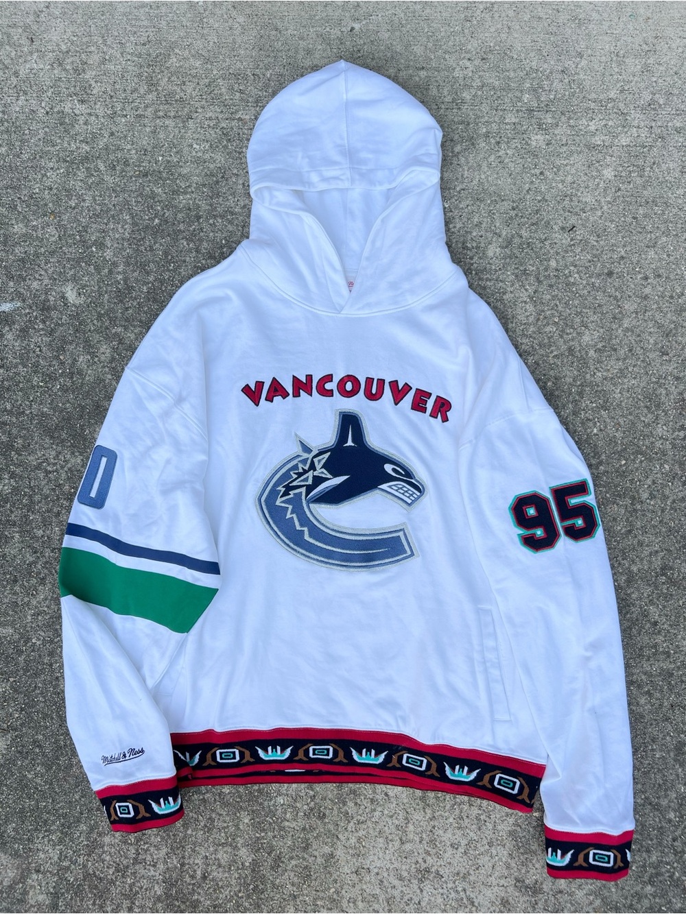 Rare Mitchell & Ness Vancouver Canucks Grizzlies Collab White Hoodie Orca XXL